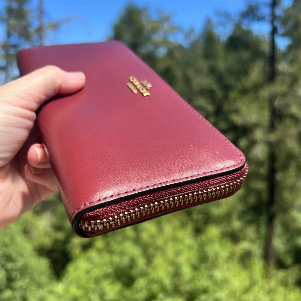 Coach wallet color